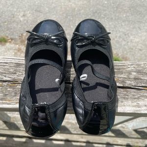 Place patent leather flats